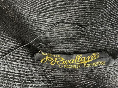 Trois chapeaux de mode pour dame dont une...