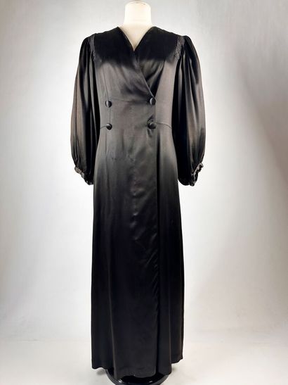 Robe Redingotte longue pour le soir en satin...
