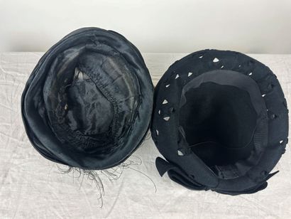 Cinq chapeaux et bibi de mode Circa 1920-1940....