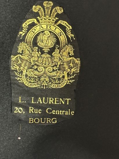Cinq chapeaux de mode pour dame en feutre...