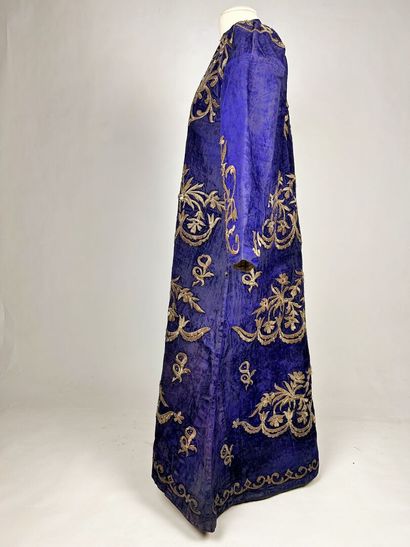 Une robe et un kaftan de cérémonie brodés...