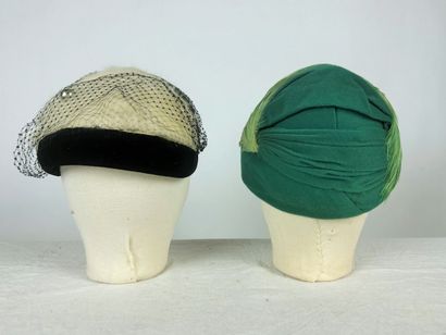 Quatre bibis de mode pour élégante des années...