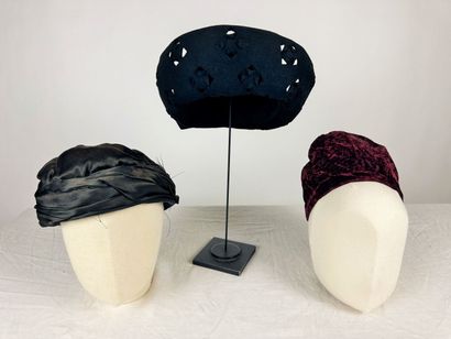 Cinq chapeaux et bibi de mode Circa 1920-1940....