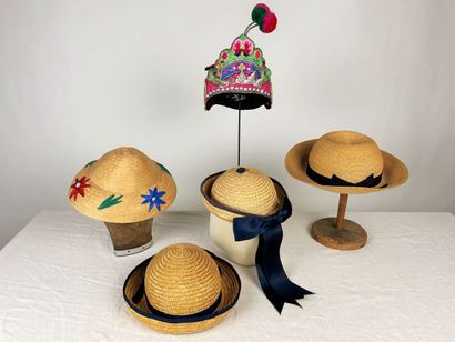 Cinq chapeaux d'enfant pour la villégiature...