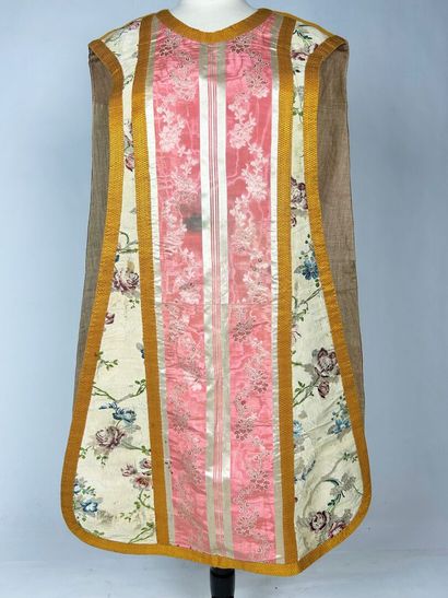 Une chasuble romaine et une châpe pluvial...