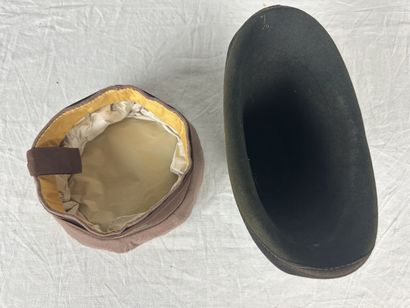 Cinq chapeaux de mode et bibis pour dame,...