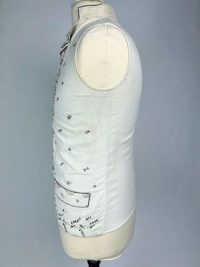 Gilet d'apparat en coton sergé blanc brodé...
