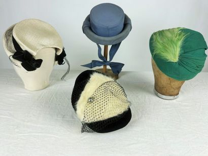 Quatre bibis de mode pour élégante des années...