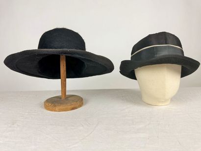 Trois chapeaux de mode en taupe noir peluchée...