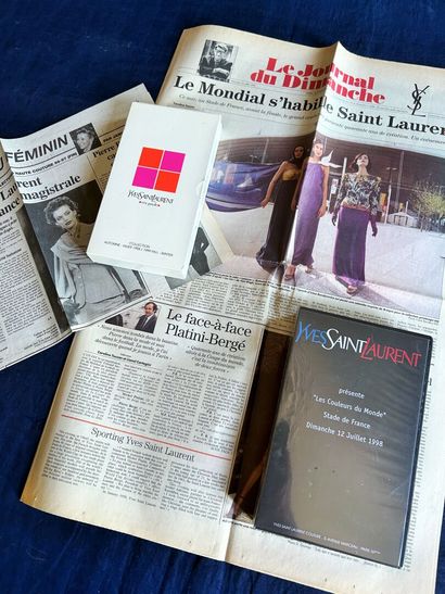 Deux cassettes vidéo et articles de presse...