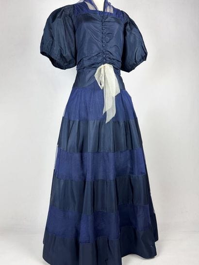 Robe longue pour le soir en taffetas rayonne...