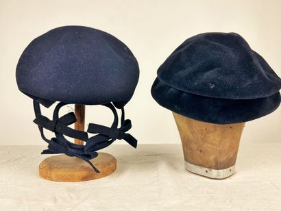 Cinq chapeaux et bibi de mode Circa 1920-1940....