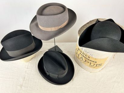 Trois chapeaux Borsalino et Fedora dont deux...