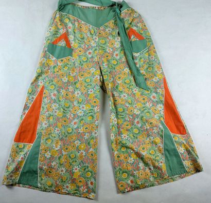 Un pyjama du soir ou négligé d'intérieur...