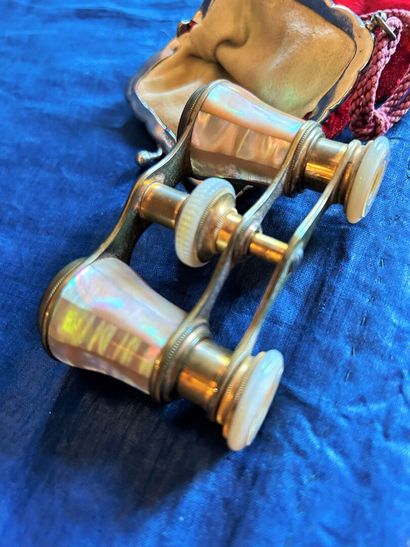 Une paire de jumelles d'Opéra Belle Epoque...