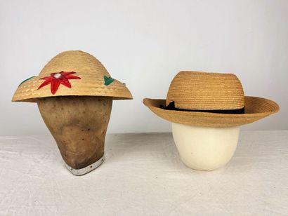 Cinq chapeaux d'enfant pour la villégiature...