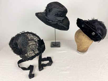 Trois remarquables chapeaux et bibi noirs...