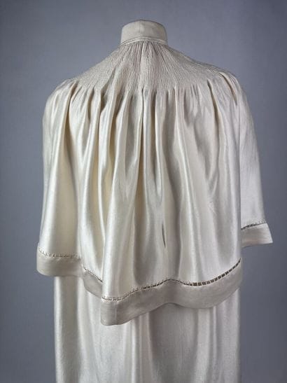 Cape de cérémonie pour enfant en satin Duchesse...