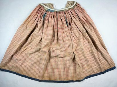 Une robe à la française, manteau et jupe...