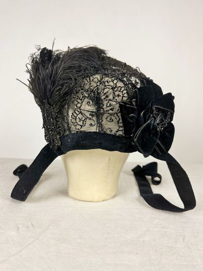 Trois remarquables chapeaux et bibi noirs...