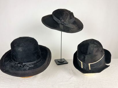 Trois chapeaux de mode en taupe noir peluchée...