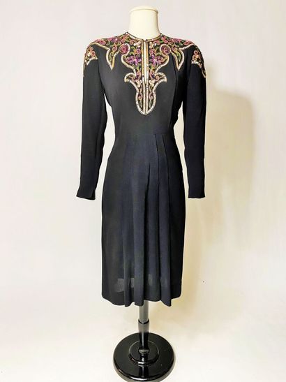 Une robe de cocktail ou de dîner en crêpe...