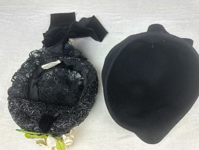 Trois chapeaux et bibis de mode des années...
