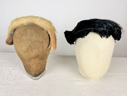 Quatre petits bibis en plumes Circa 1955-1965...