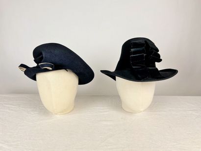 Quatre chapeaux de mode et bibis noir Circa...