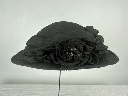 Trois chapeaux et un bibi de mode pour dame...