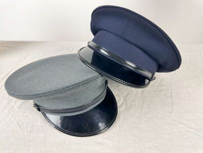 Un bonnet d'aviateur ou de motard en cuir...