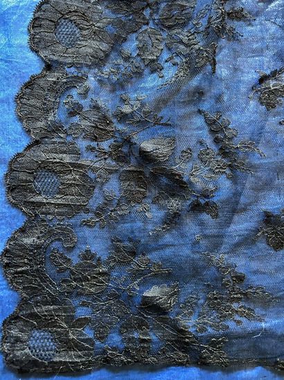 Trois coiffes de deuil et de demi-deuil XIXe...