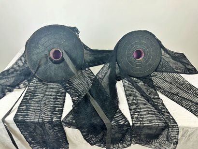 Deux chapeaux Bressans dit Cheminée avec...