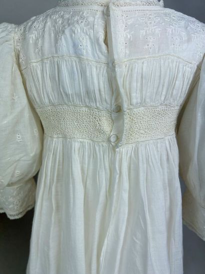 Deux belles robes de baptême à taille haute,...