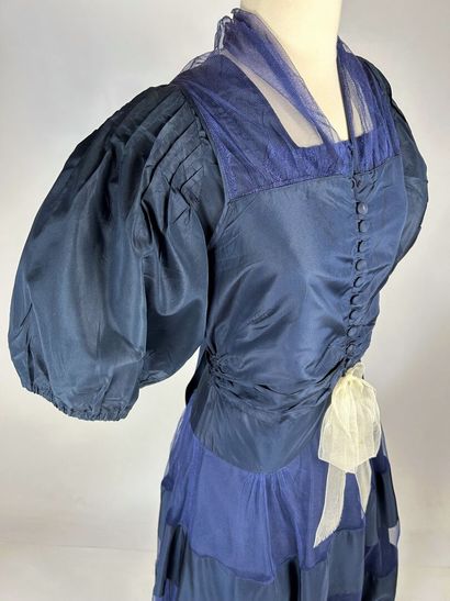 Robe longue pour le soir en taffetas rayonne...