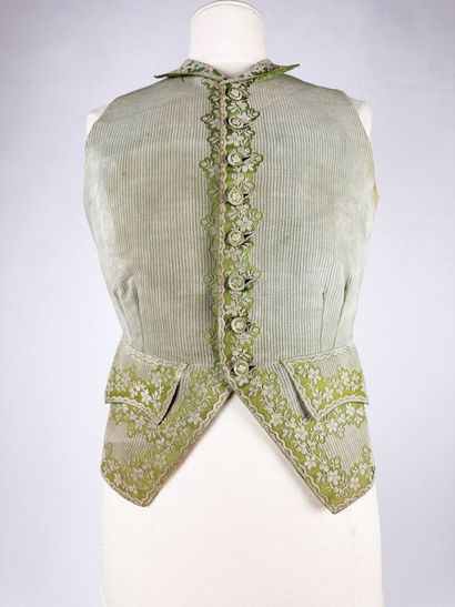 Gilet fin Louis XV retaillé d'époque pour...