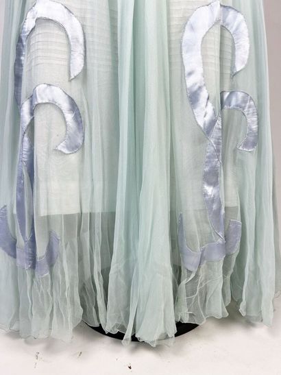 Robe longue pour l'été en crêpeline de soie...
