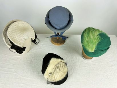 Quatre bibis de mode pour élégante des années...