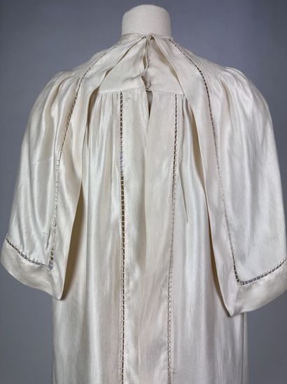 Cape de cérémonie pour enfant en satin Duchesse...
