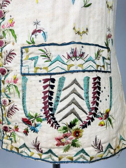 Gilet d'été en basin blanc brodé de fils...