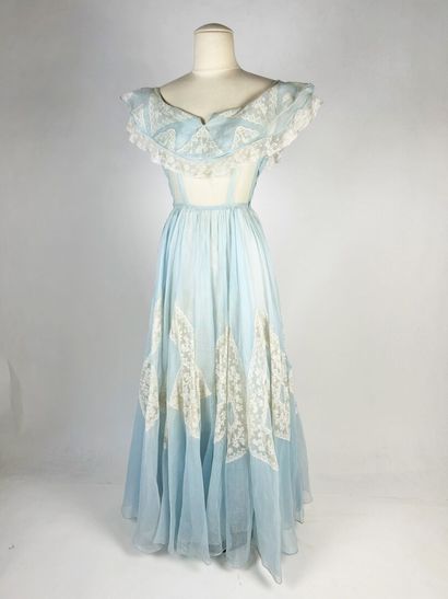 Robe longue estivale en organza bleu-ciel...