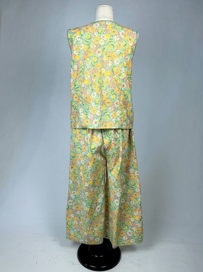 Un pyjama du soir ou négligé d'intérieur...