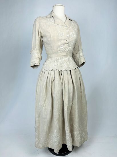 Jupe et blouse en lin écru à broderie blanche,...