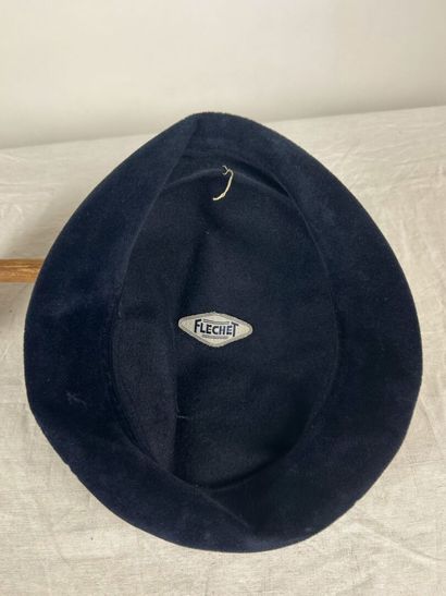 Cinq chapeaux et bibi de mode Circa 1920-1940....