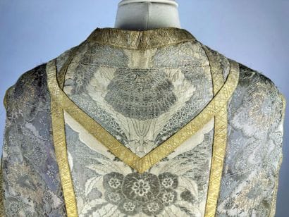 Chasuble à la romaine à deux brocarts en...