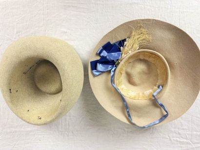 Cinq chapeaux de mode et bibis pour dame,...