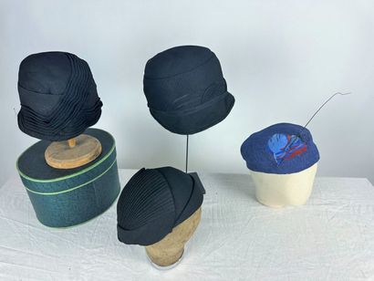 Quatre ravissants chapeaux et bibis emboitants...
