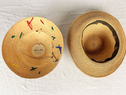 Cinq chapeaux d'enfant pour la villégiature...