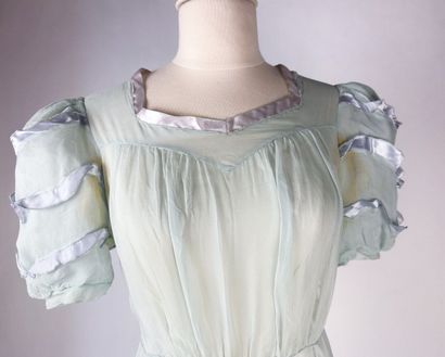 Robe longue pour l'été en crêpeline de soie...