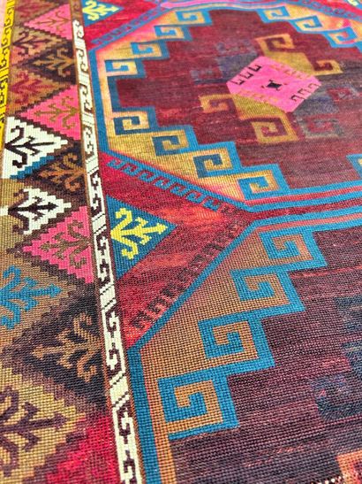 Un carré de coton Kutch, en indienne rouge...